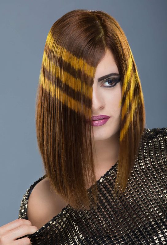 Dame met patronen in haar