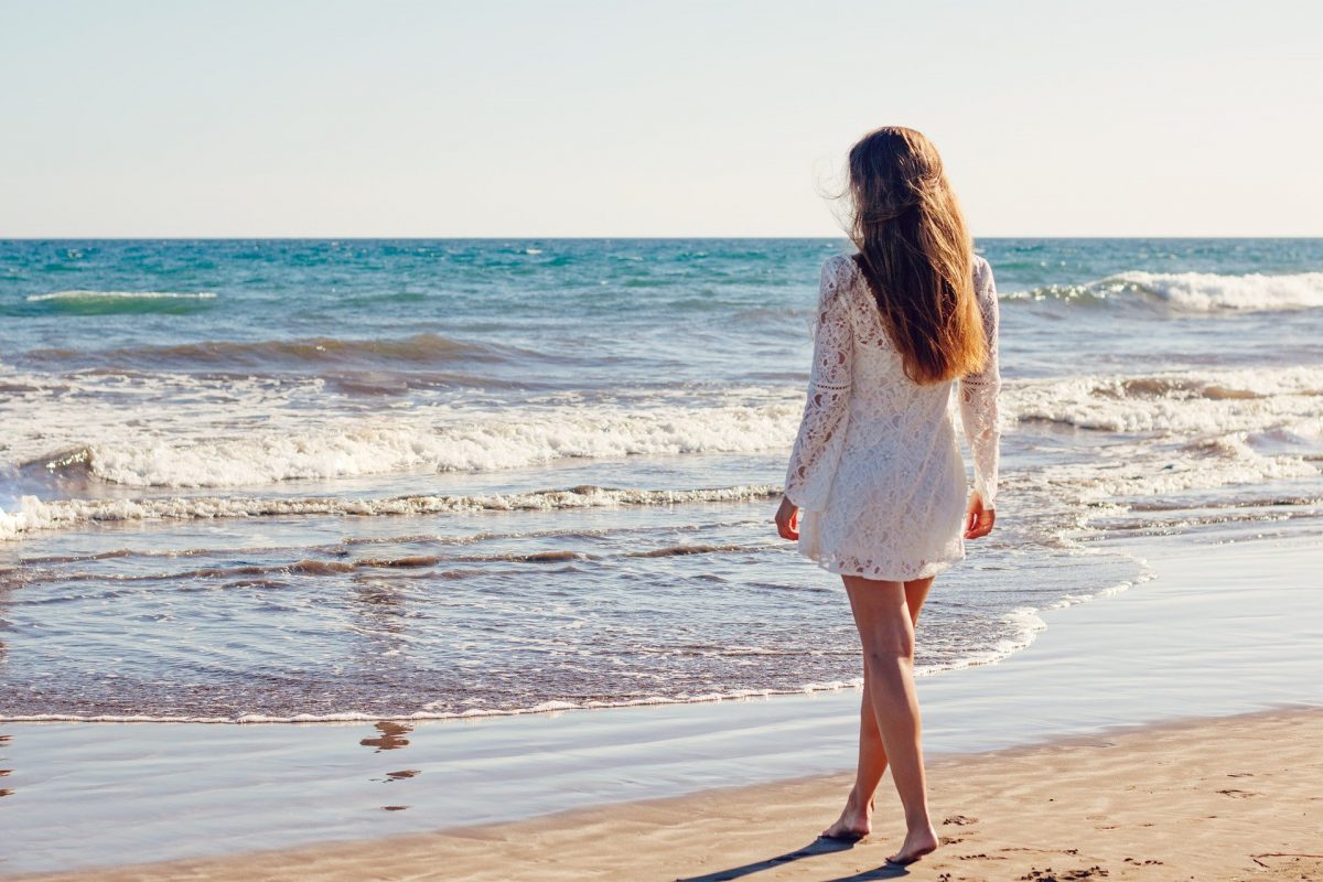 meisje op het strand