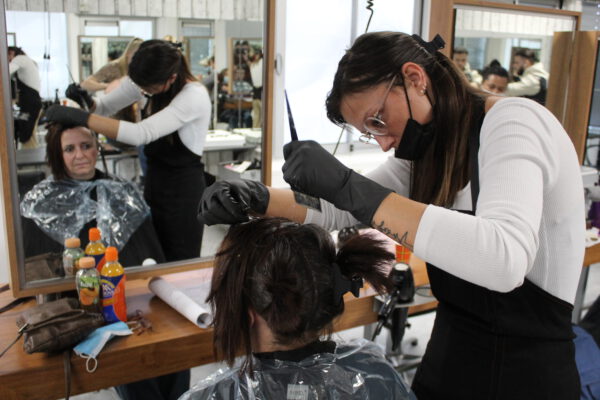 Praktijkzaal hairstylist kappersopleiding
